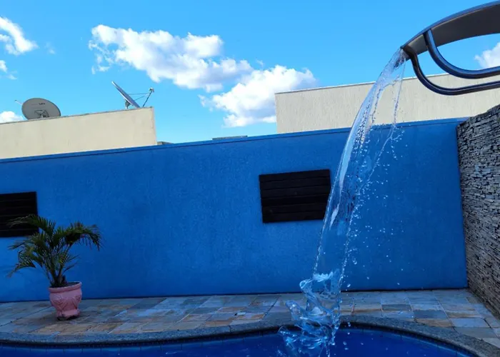 Casa Espacosa Com Linda Piscina