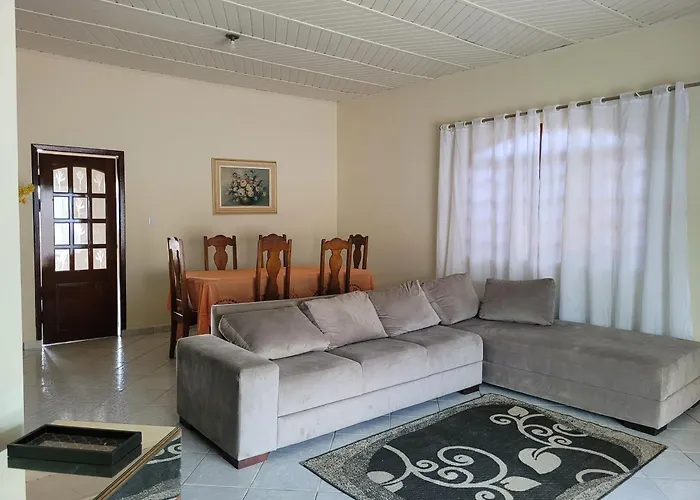Casa Espacosa Com Linda Piscina