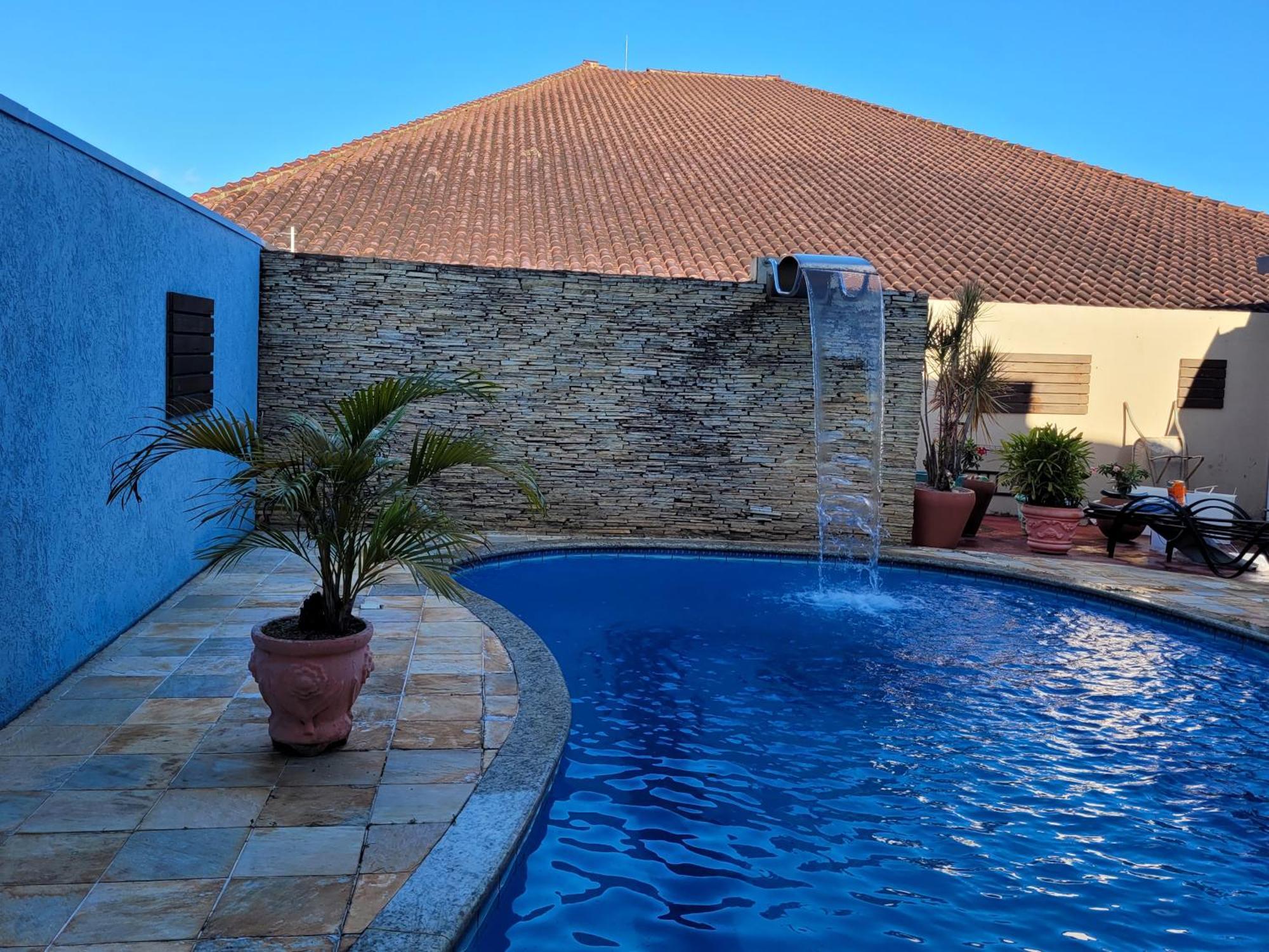 Casa Espacosa Com Linda Piscina